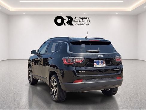 Used 2025 Jeep Compass Limited AWD/4WD image 4