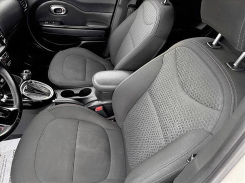 Used 2014 Kia Soul + image 9