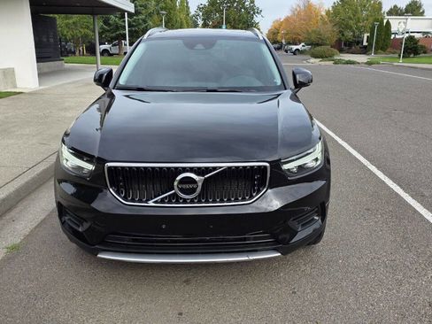 Used 2020 Volvo XC40 T5 Momentum w/ Protection Package Premier image 2