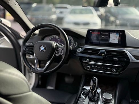 Used 2019 BMW 530e image 17