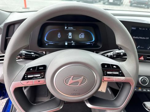Certified 2025 Hyundai Elantra SE FWD image 27