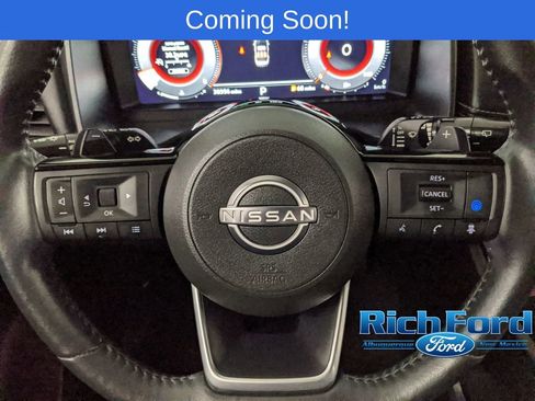 Used 2024 Nissan Rogue SL image 11