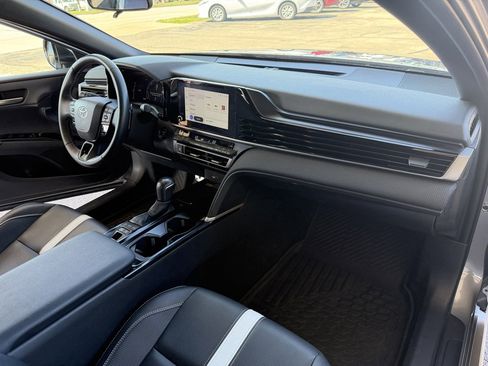 Used 2025 Toyota Camry SE image 18