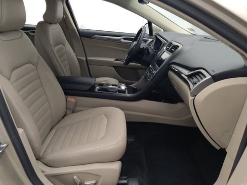 Used 2018 Ford Fusion SE w/ Fusion SE Technology Package FWD image 21