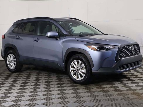 Used 2024 Toyota Corolla Cross LE image 2