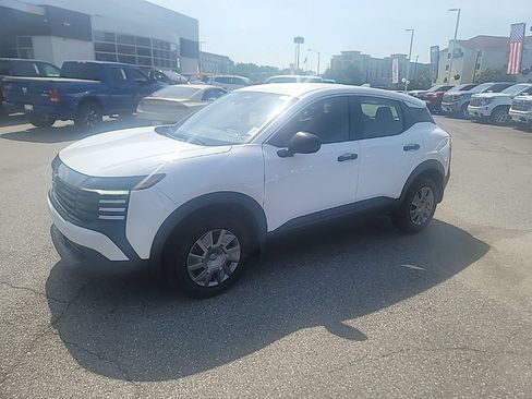 Used 2025 Nissan Kicks S FWD image 3