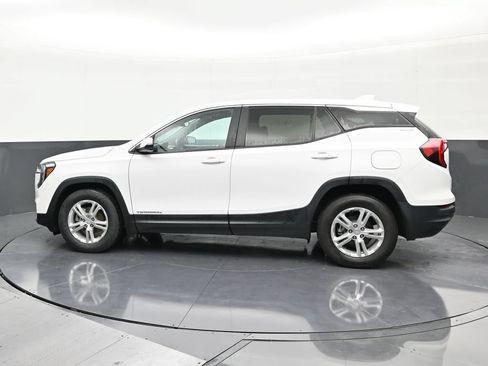 Used 2022 GMC Terrain SLE FWD image 2