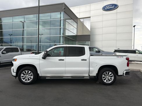 Used 2021 Chevrolet Silverado 1500 Custom w/ Custom Max Trailering Package AWD/4WD image 13