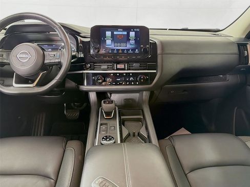 Used 2025 Nissan Pathfinder SL AWD/4WD image 23
