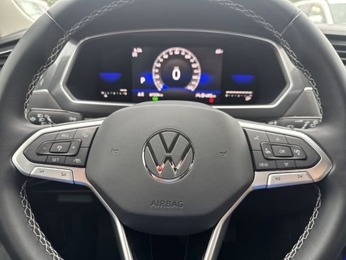 Certified 2023 Volkswagen Tiguan SE FWD image 10