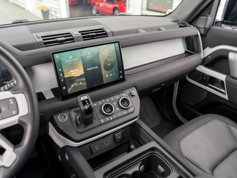 Used 2022 Land Rover Defender 90 X-Dynamic S image 19