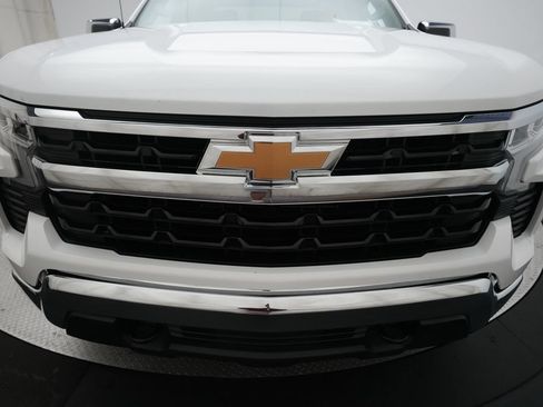 Used 2024 Chevrolet Silverado 1500 LT AWD/4WD image 19