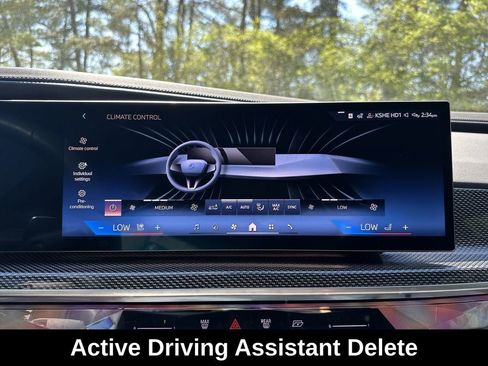 Used 2023 BMW 760i xDrive image 25