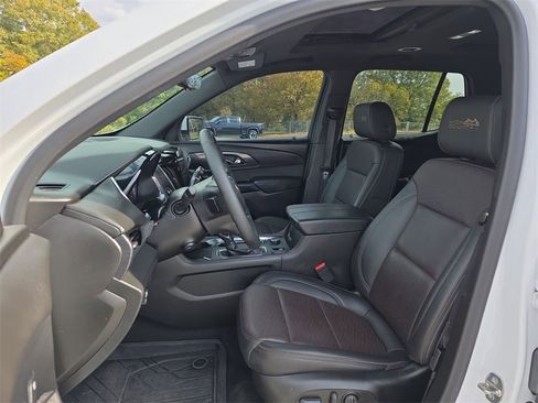 Certified 2023 Chevrolet Traverse High Country w/ LPO, Floor Liner Package image 20