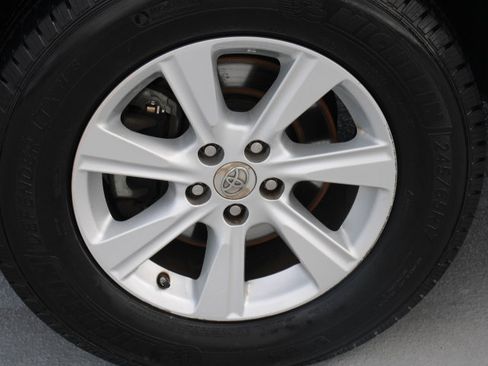 Used 2011 Toyota Highlander 2WD w/ Tech Pkg image 9