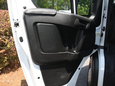 Used 2025 RAM ProMaster 2500 w/ Convenience Group FWD image 9