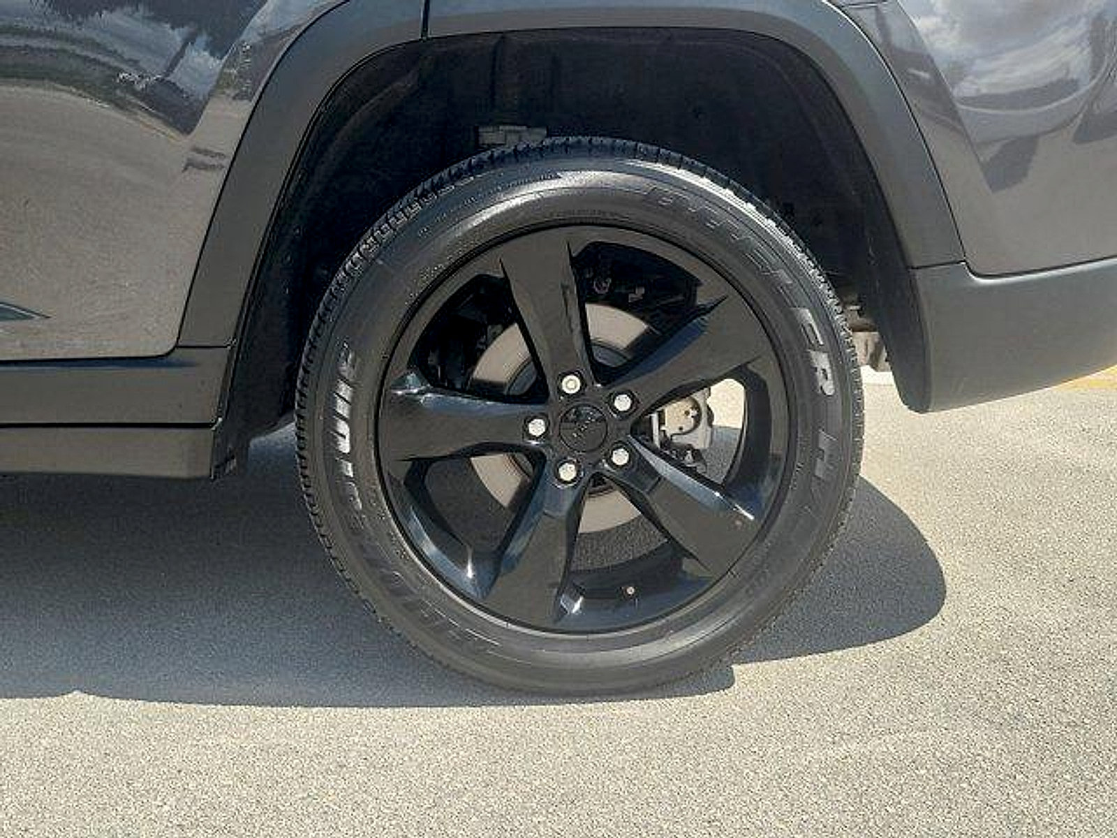 Used 2023 Jeep Grand Cherokee Altitude RWD image 9