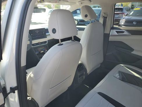 New 2026 Volkswagen Taos SE FWD image 10
