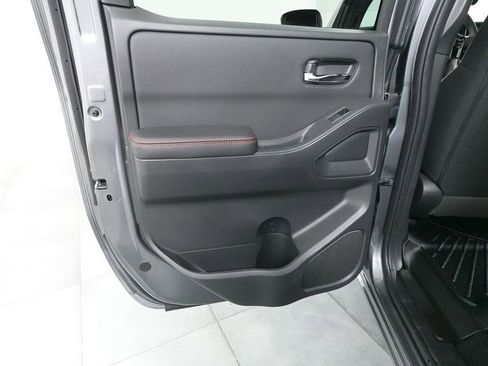 Used 2025 Nissan Frontier PRO-4X image 21