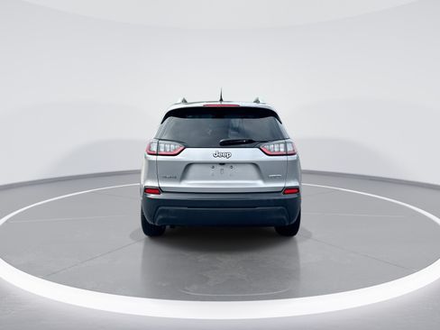 Used 2019 Jeep Cherokee Latitude w/ Cold Weather Group AWD/4WD image 8