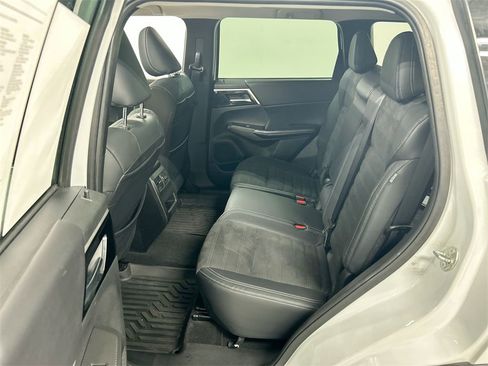 Used 2022 Mitsubishi Outlander SE image 21