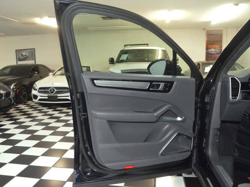 Used 2019 Porsche Cayenne Turbo AWD/4WD image 15