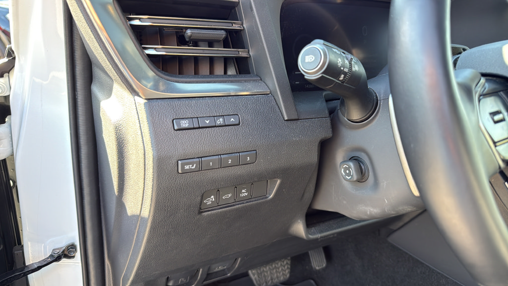 Used 2025 Lexus GX 550 w/ Accessory Package (2T) AWD/4WD image 24