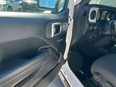 Used 2024 Jeep Gladiator Sport image 14