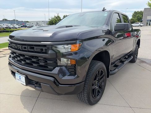 Used 2024 Chevrolet Silverado 1500 Custom Trail Boss w/ Dark Appearance Package AWD/4WD image 4