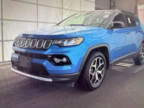 Used 2025 Jeep Compass Limited AWD/4WD image 2