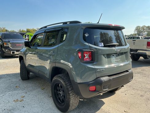 Used 2017 Jeep Renegade Latitude AWD/4WD image 4