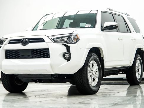 Used 2023 Toyota 4Runner SR5 Premium w/ Moonroof Package RWD image 7