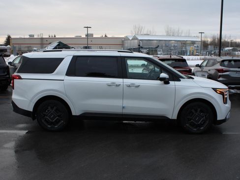 New 2026 Kia Carnival EX image 4