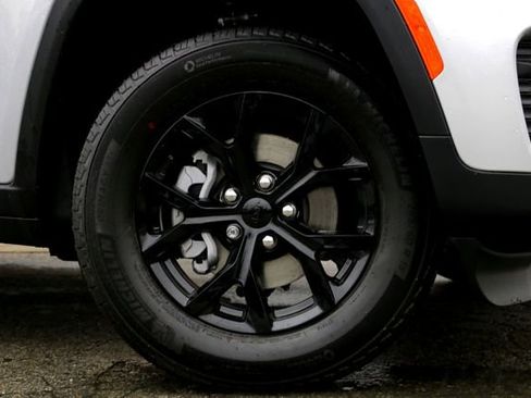 New 2025 Jeep Grand Cherokee Altitude image 2