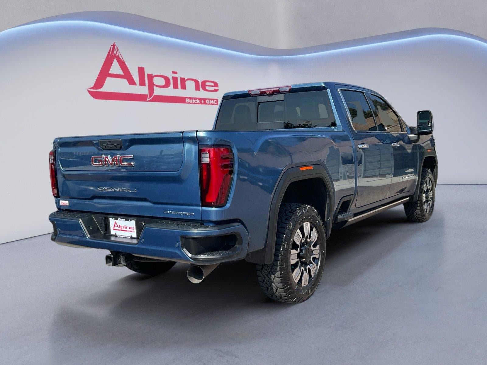 Used 2024 GMC Sierra 2500 Denali w/ Denali Reserve Package AWD/4WD image 5