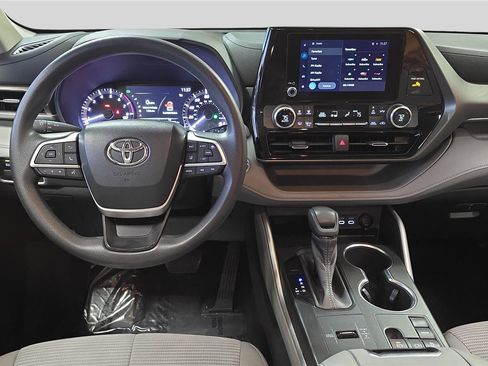 Used 2023 Toyota Highlander L image 9