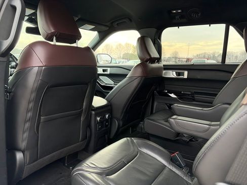 Used 2022 Ford Explorer Platinum image 31