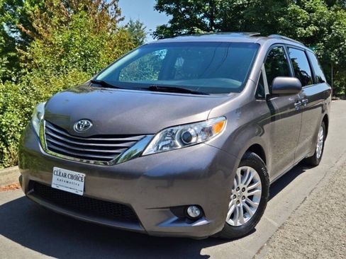 Used 2016 Toyota Sienna XLE FWD image 10