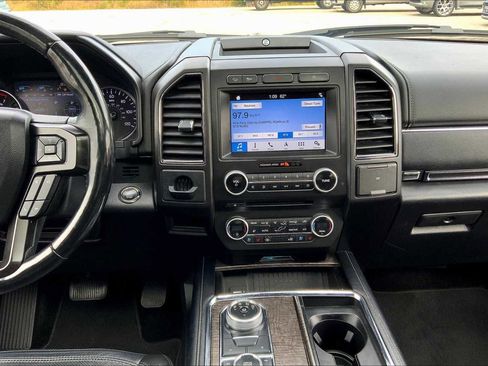 Used 2018 Ford Expedition Limited image 6