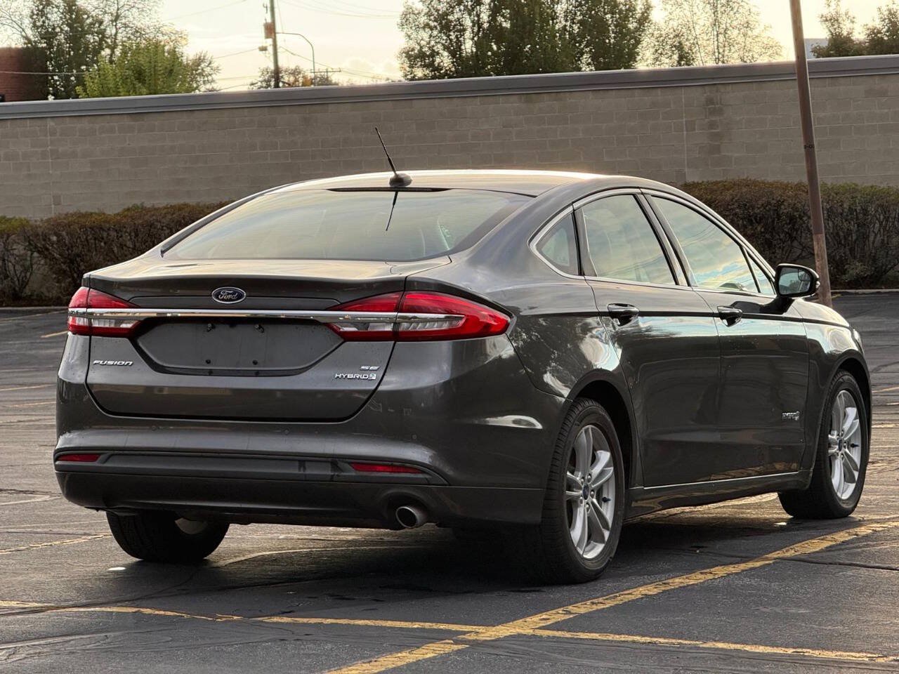Used 2018 Ford Fusion SE w/ Equipment Group 602A FWD image 5