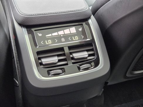 Used 2021 Volvo XC90 T6 Momentum AWD/4WD image 17