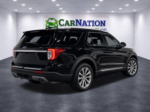 Used 2018 Ford Explorer XLT w/ Equipment Group 202A AWD/4WD image 4