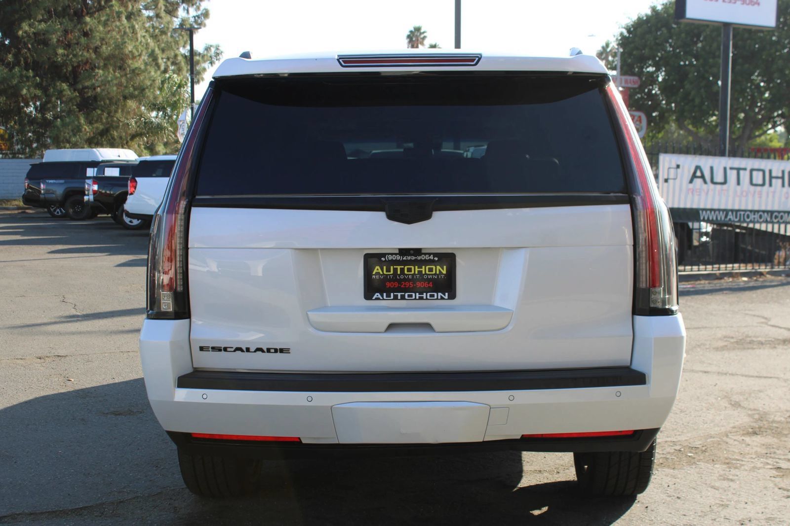 Used 2018 Cadillac Escalade ESV Luxury AWD/4WD image 41