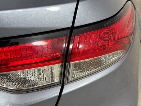 Used 2020 Toyota Corolla L FWD image 30