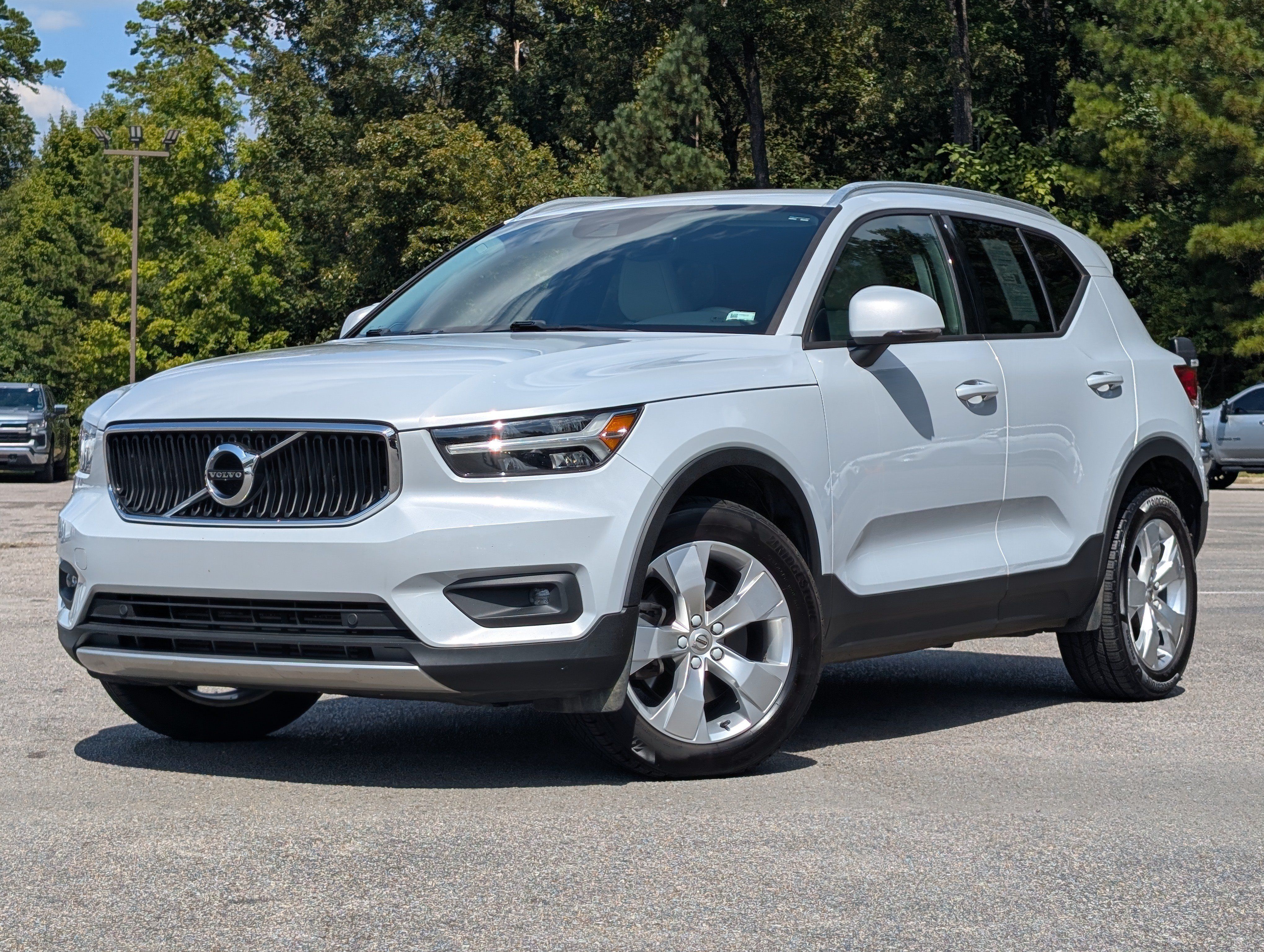 Used 2021 Volvo XC40 T4 Momentum FWD image 4