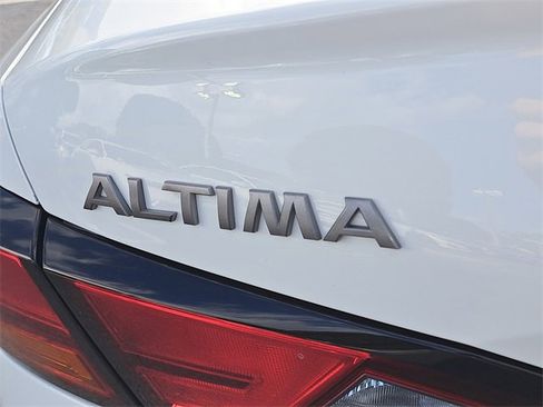 Used 2025 Nissan Altima 2.5 SV image 8