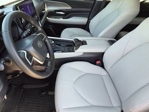 Used 2024 Toyota Grand Highlander XLE image 8