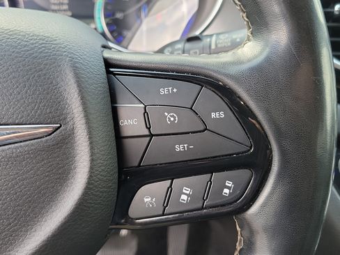 Used 2019 Chrysler Pacifica Touring-L Plus w/ Advanced Safetytec Group image 25