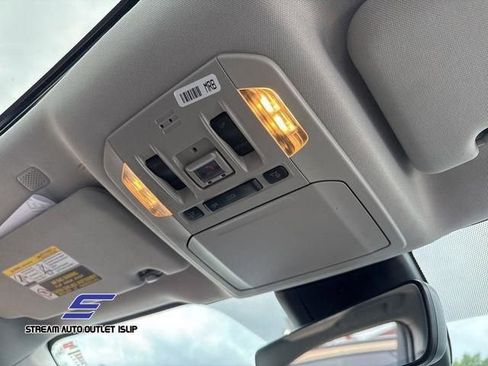 Used 2022 Toyota Highlander XLE image 14