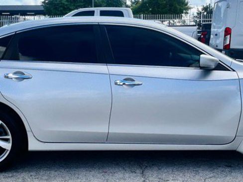 Used 2013 Nissan Altima 2.5 SV image 6